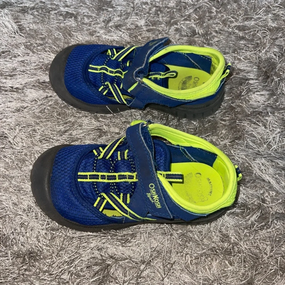 Toddler OshKosh B’gosh Water Shoes with Velcro Strap